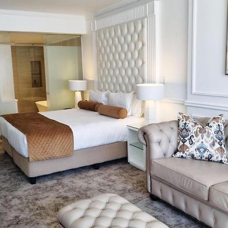 Pepperclub Hotel Cape Town Exterior photo A suite at the Atlantis Paradise Island