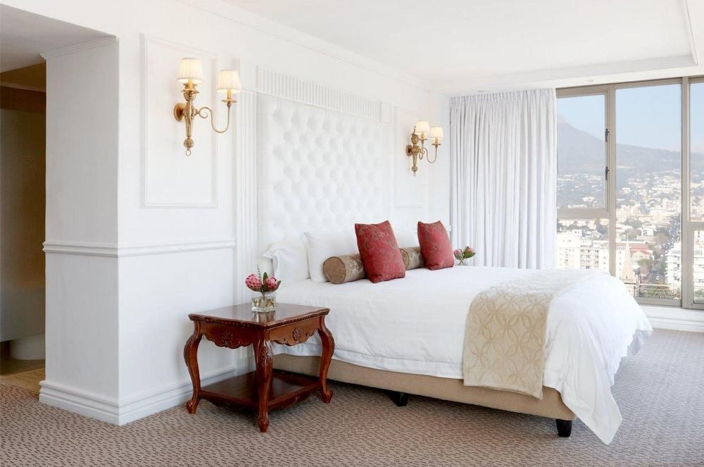 Pepperclub Hotel Cape Town Exterior photo A bedroom at the Cape Town Hilton