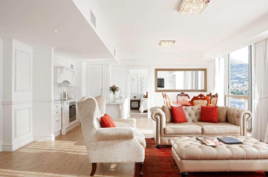 Pepperclub Hotel Cape Town Room photo A living room