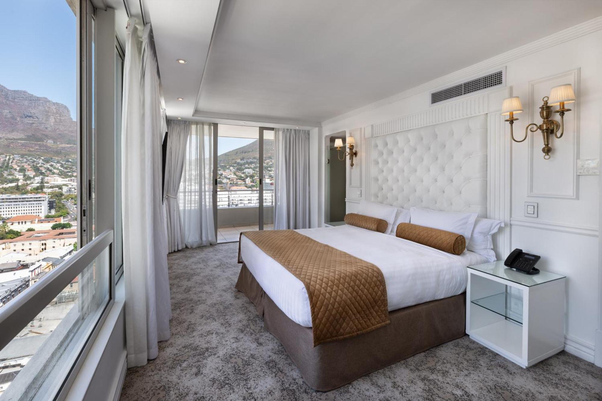 Pepperclub Hotel Cape Town Exterior photo A bedroom at the Cape Town Protea Hotel