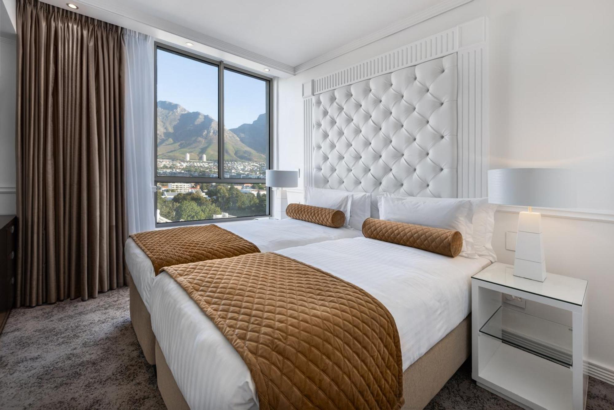 Pepperclub Hotel Cape Town Exterior photo A bedroom at the Cape Town International Convention Centre