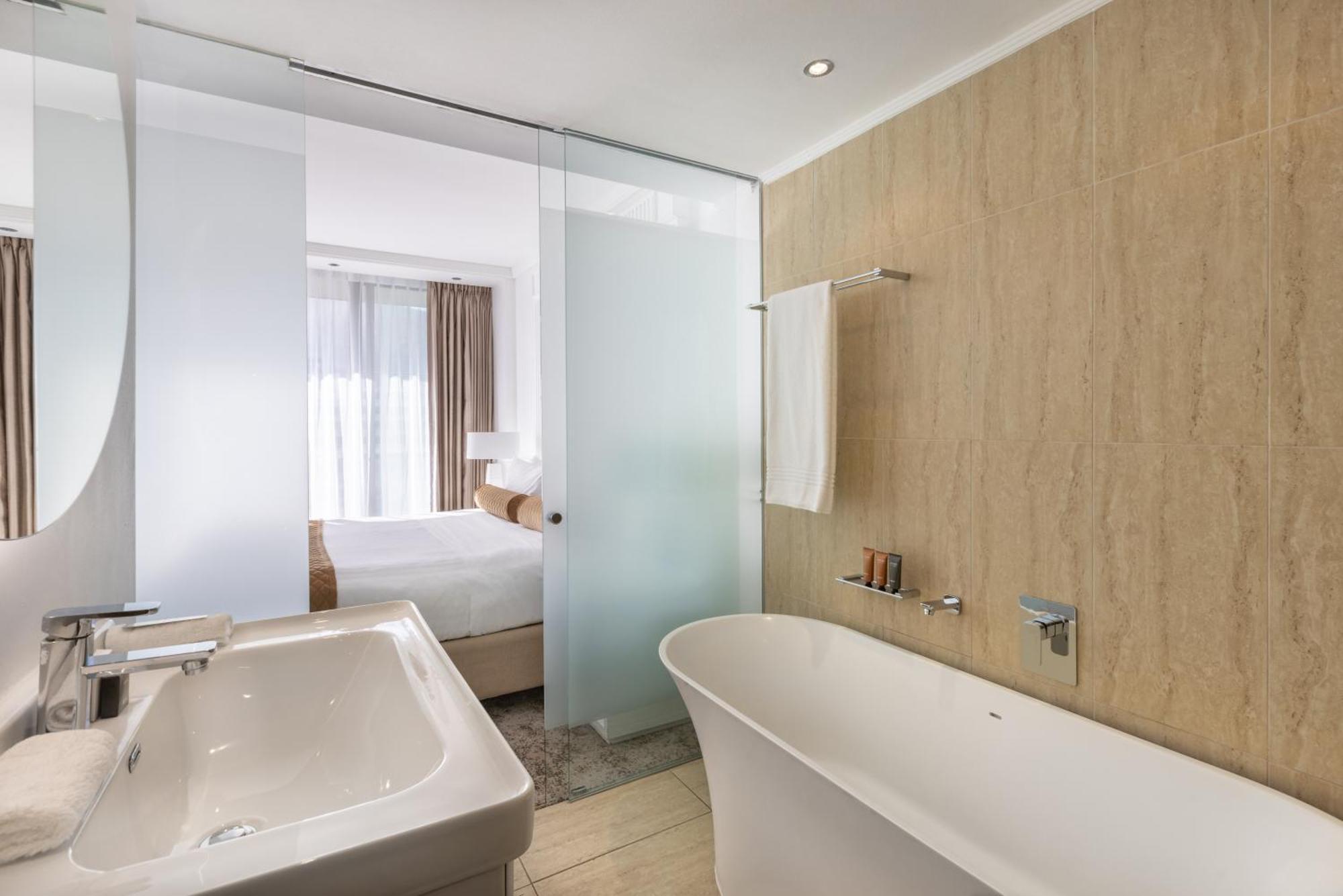 Pepperclub Hotel Cape Town Exterior photo Bathroom