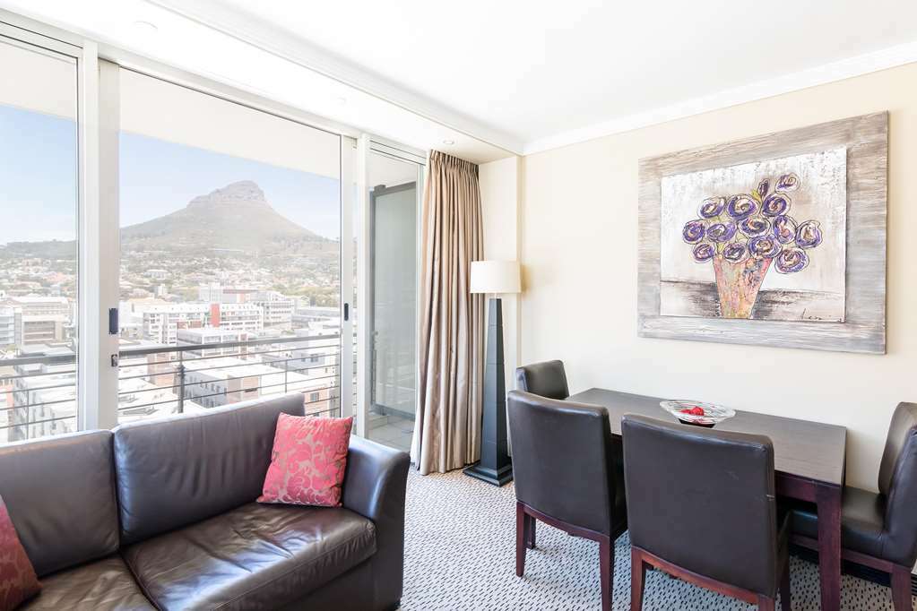 Pepperclub Hotel Cape Town Room photo A suite at the Cape Town International Convention Centre